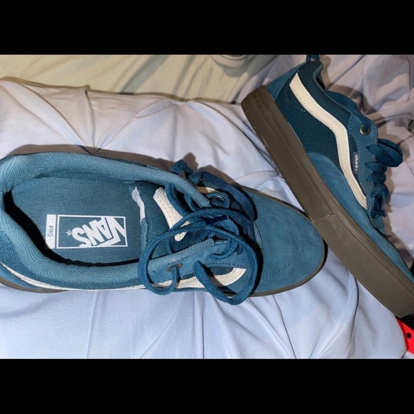 Vans - Picture 2 of 6